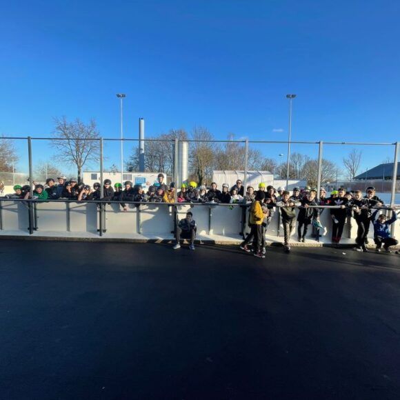 Eislaufen_Kl.5a-7a_Nr.4_klein Eislaufen der Klassen 5a und 7a