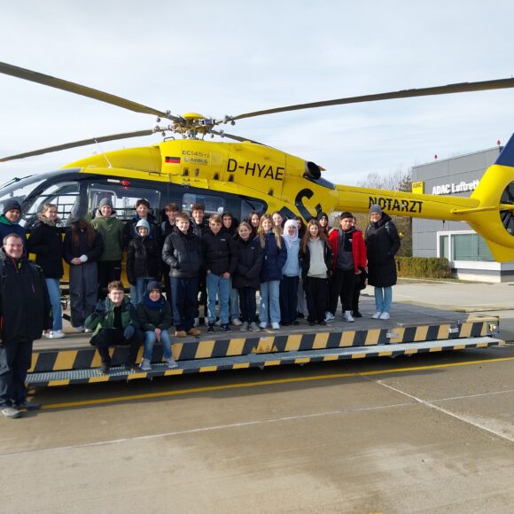 Die Schulsanis der AER auf Heli-Exkusion