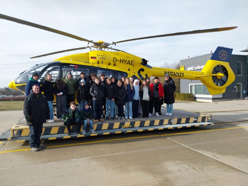 IMG_20240130_104652 Die Schulsanis der AER auf Heli-Exkusion